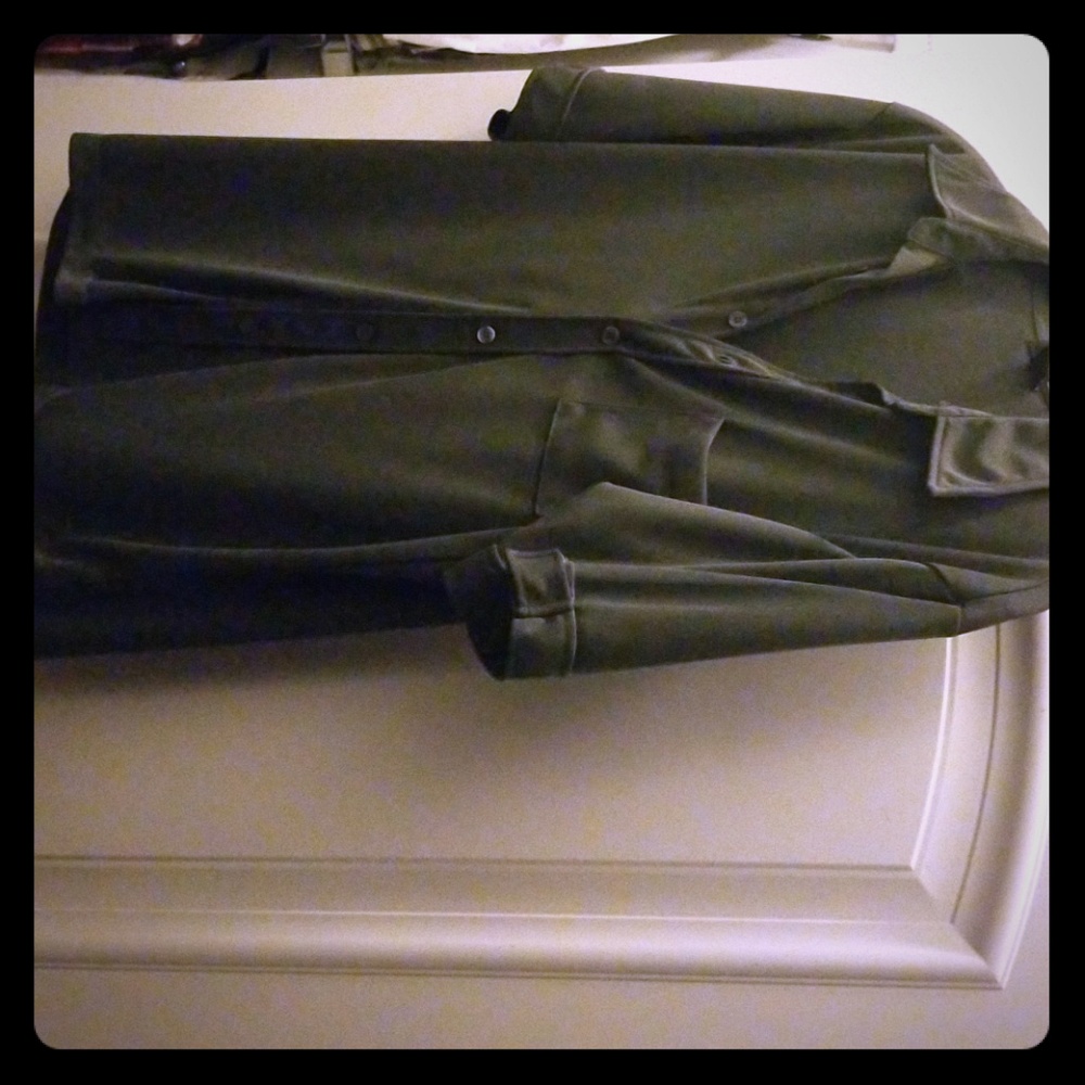 Kenneth Cole shirt. Unisex medium